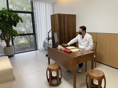 梁明光医生(内科妇科) - 南京同仁堂